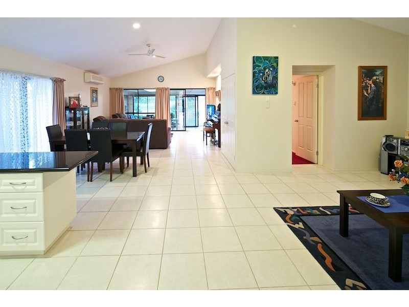 15 Wandilla Drive, Helensvale QLD 4212