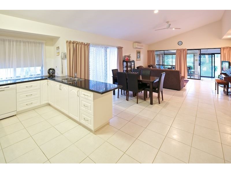 15 Wandilla Drive, Helensvale QLD 4212