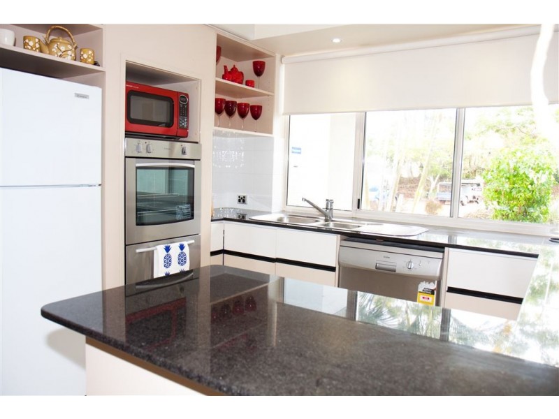 76 Chichester Ave, Arundel QLD 4214