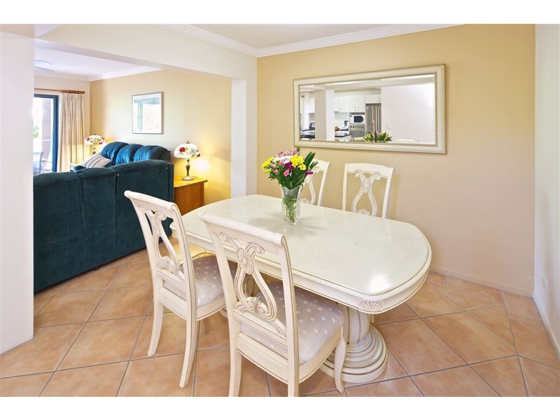 26/117 Palm Meadows Drive, Carrara QLD 4211