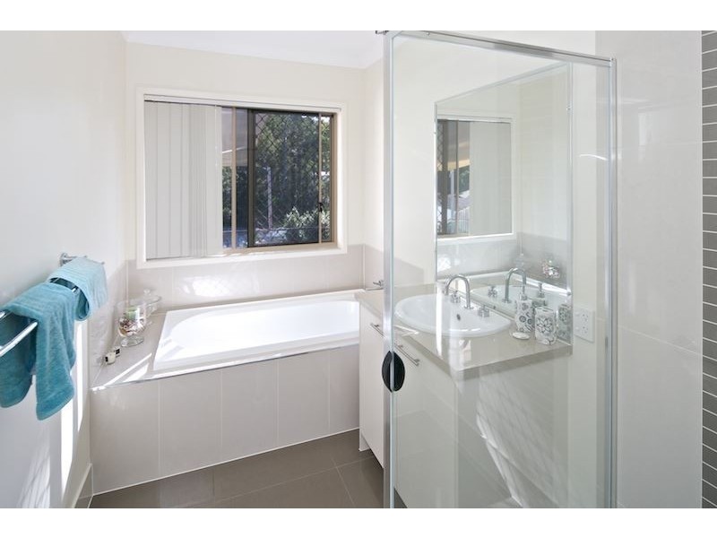 21 Castlereagh Close, Pacific Pines QLD 4211