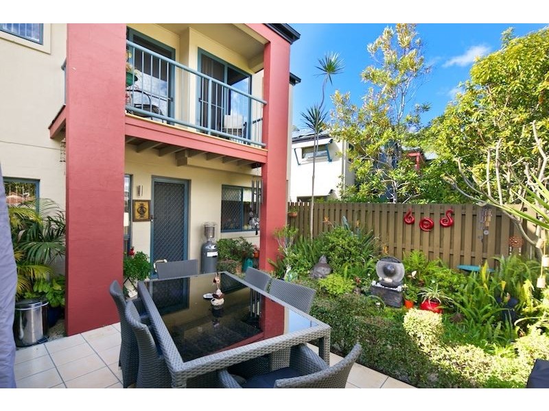 8/1 Pinecrest Court, Oxenford QLD 4210