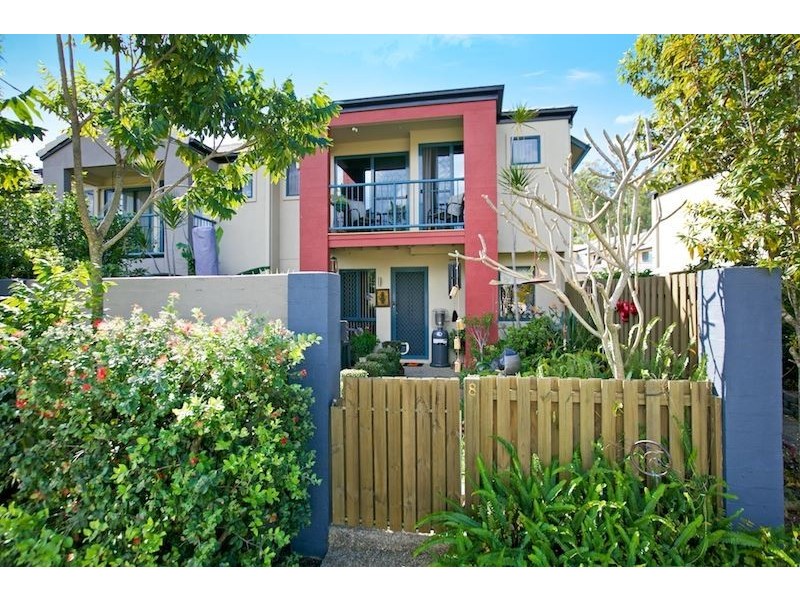 8/1 Pinecrest Court, Oxenford QLD 4210
