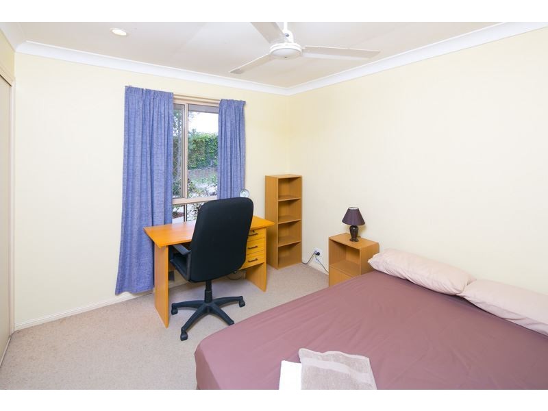 6 Kosciusko Crescent, Southport QLD 4215