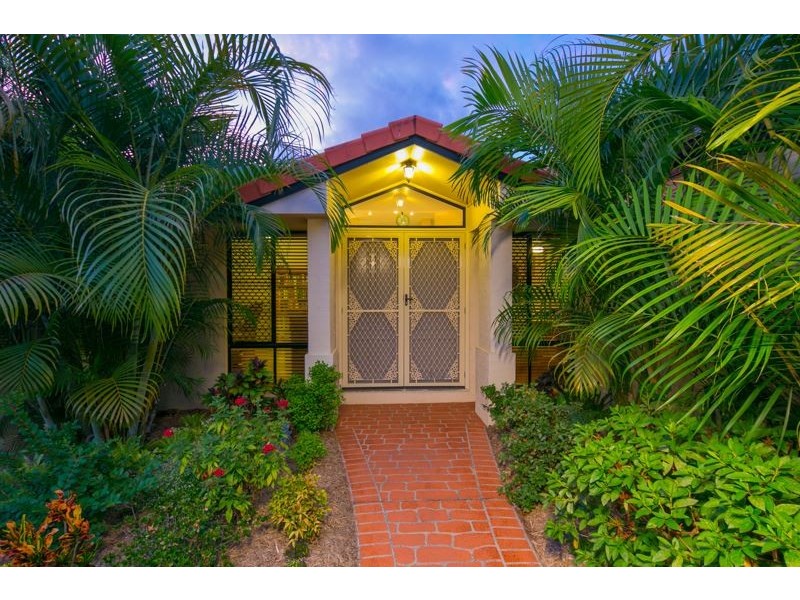 13 Edgeworth Place, Helensvale QLD 4212