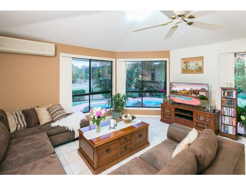 13 Edgeworth Place, Helensvale QLD 4212