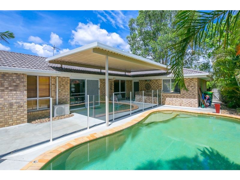 16 Edgeworth Place, Helensvale QLD 4212
