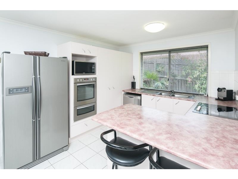 16 Edgeworth Place, Helensvale QLD 4212