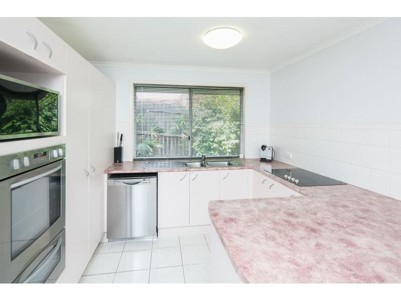 16 Edgeworth Place, Helensvale QLD 4212