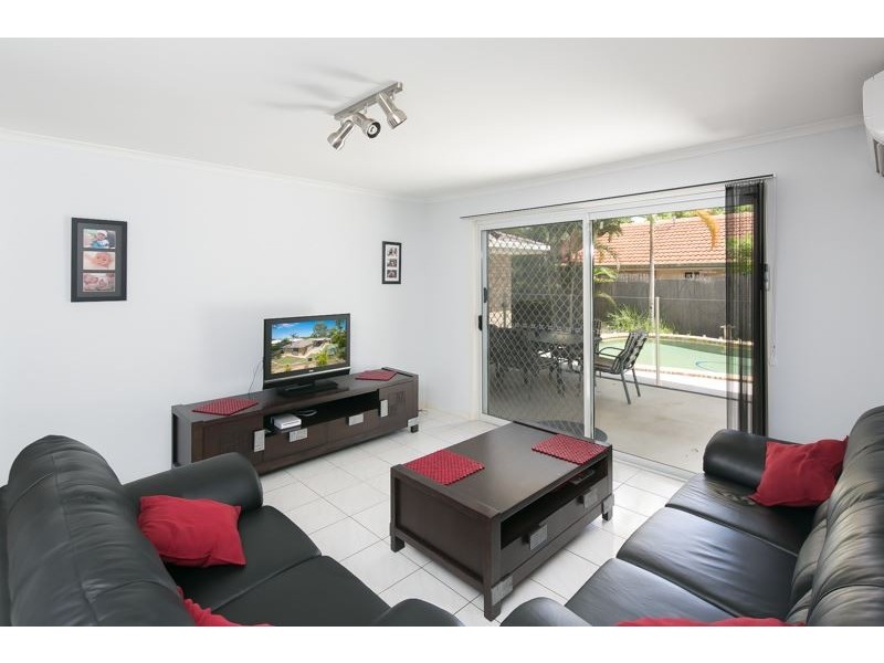 16 Edgeworth Place, Helensvale QLD 4212