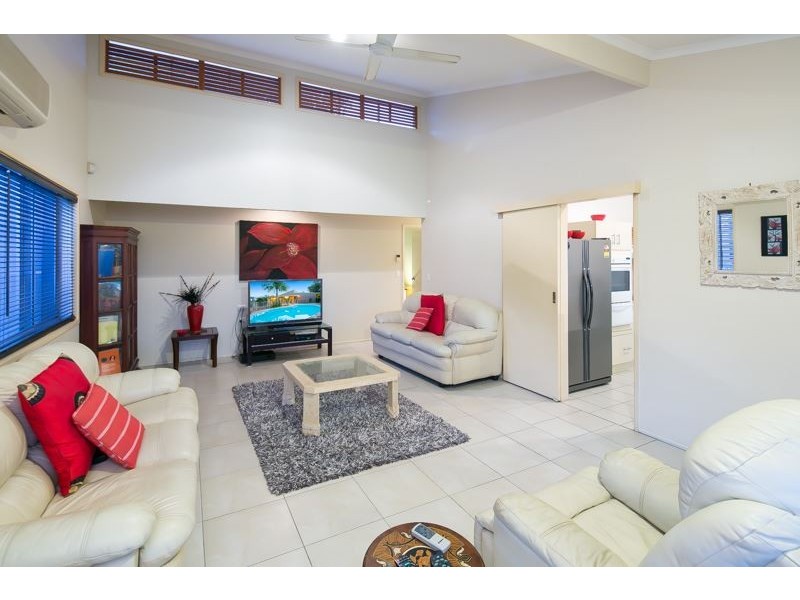 15 Tanunda Drive, Helensvale QLD 4212