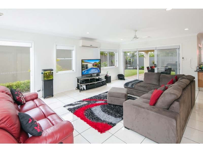549 Oyster Cove Promenade, Helensvale QLD 4212