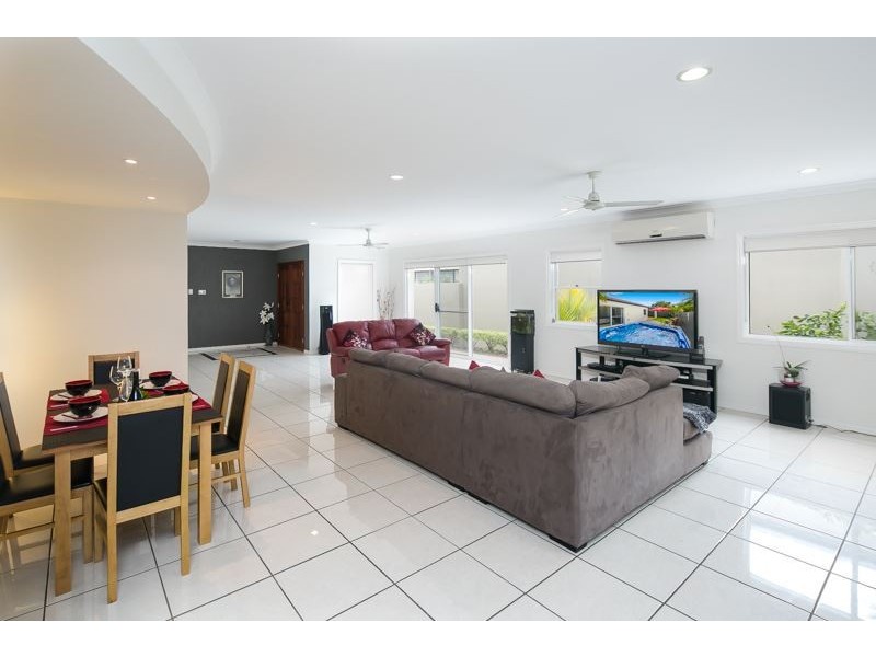 549 Oyster Cove Promenade, Helensvale QLD 4212