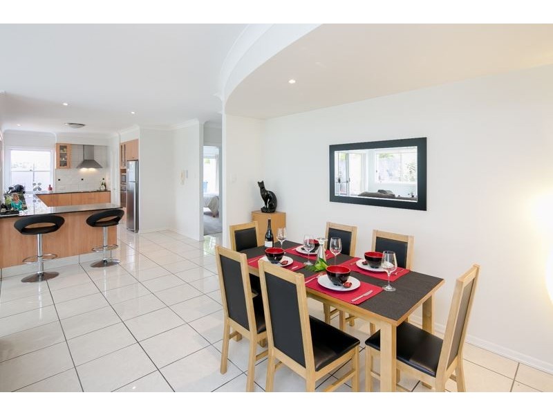 549 Oyster Cove Promenade, Helensvale QLD 4212