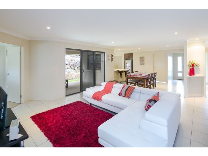 10 Sangster Crescent, Pacific Pines QLD 4211