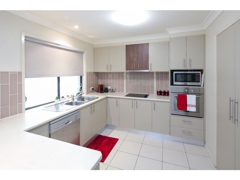 10 Sangster Crescent, Pacific Pines QLD 4211