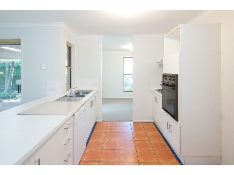 8 Artists Avenue, Oxenford QLD 4210