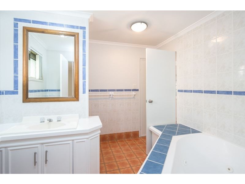 8 Artists Avenue, Oxenford QLD 4210