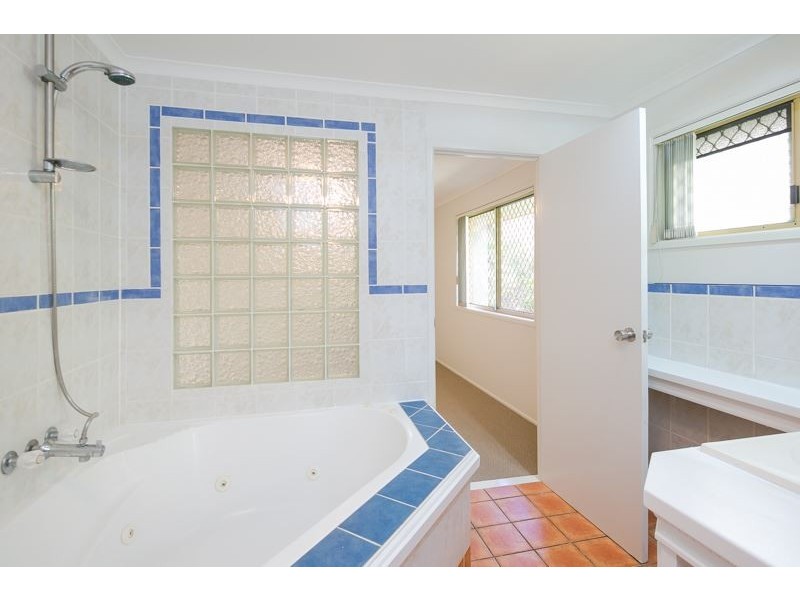 8 Artists Avenue, Oxenford QLD 4210