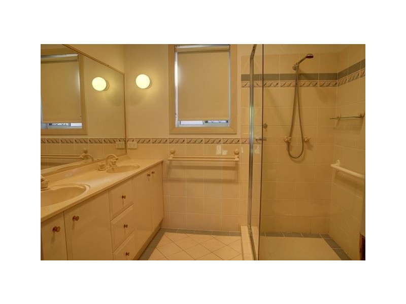 20 Dalloway Court, Arundel QLD 4214