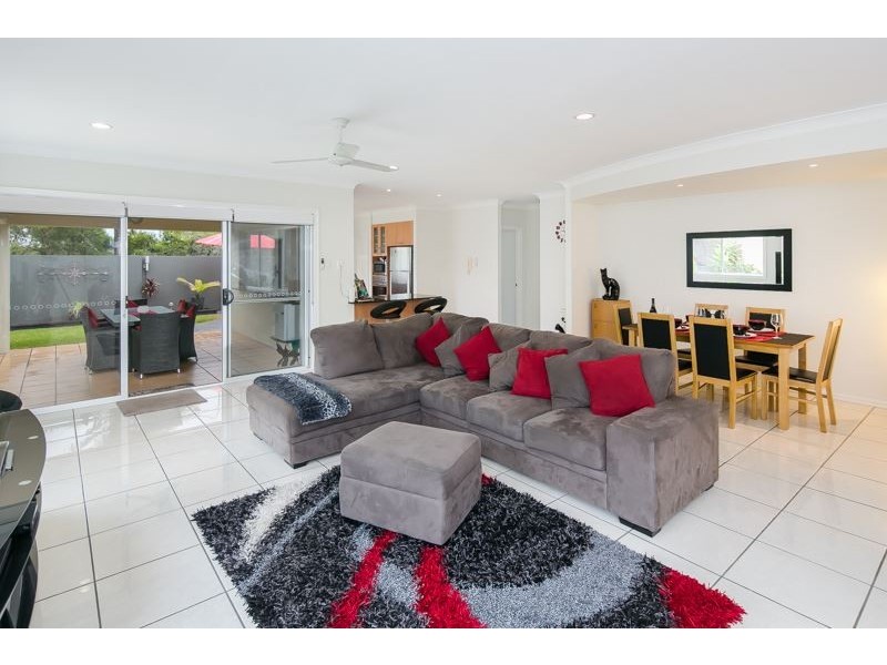 549 Oyster Cove Promenade, Helensvale QLD 4212