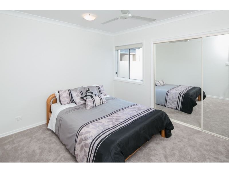 549 Oyster Cove Promenade, Helensvale QLD 4212