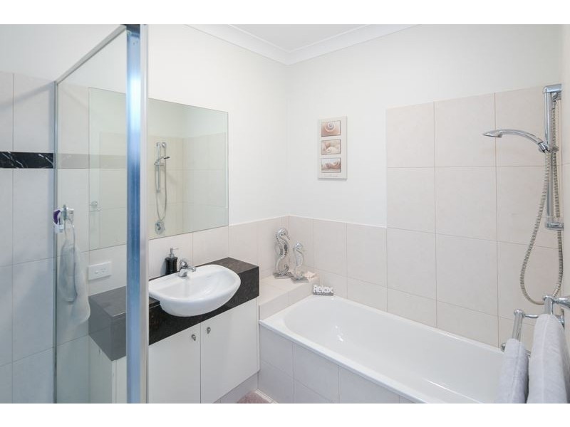 549 Oyster Cove Promenade, Helensvale QLD 4212