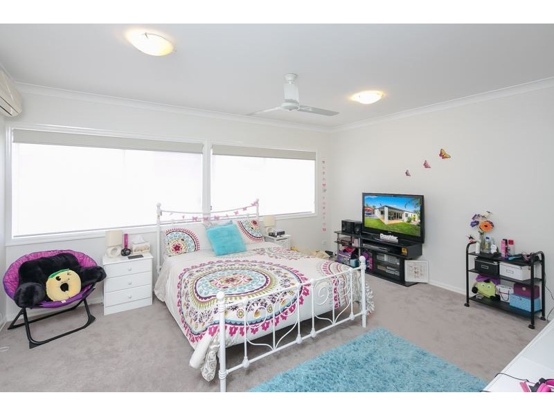 549 Oyster Cove Promenade, Helensvale QLD 4212