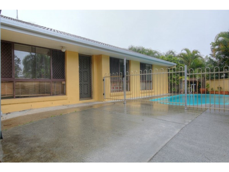 2 Pauline Place, Highland Park QLD 4211