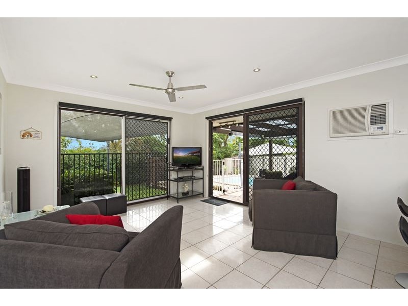 19 Barradine Crescent, Helensvale QLD 4212