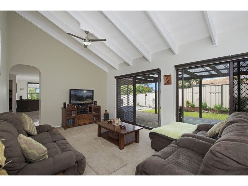 19 Barradine Crescent, Helensvale QLD 4212