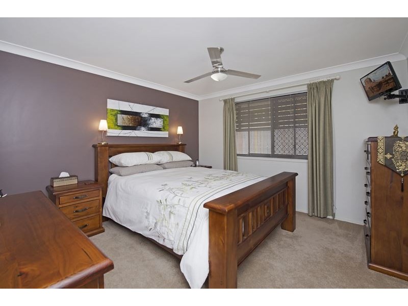 19 Barradine Crescent, Helensvale QLD 4212