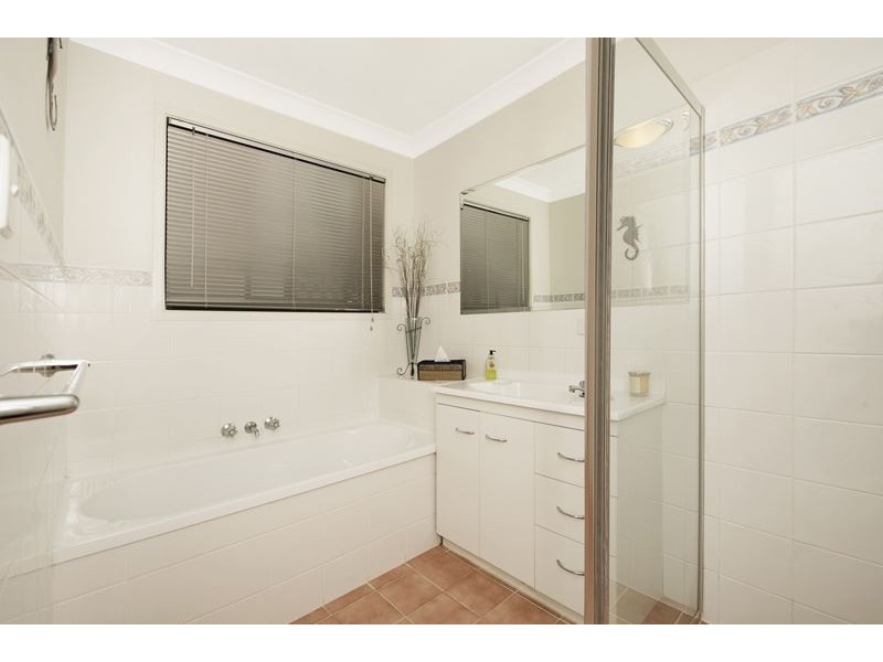 19 Barradine Crescent, Helensvale QLD 4212