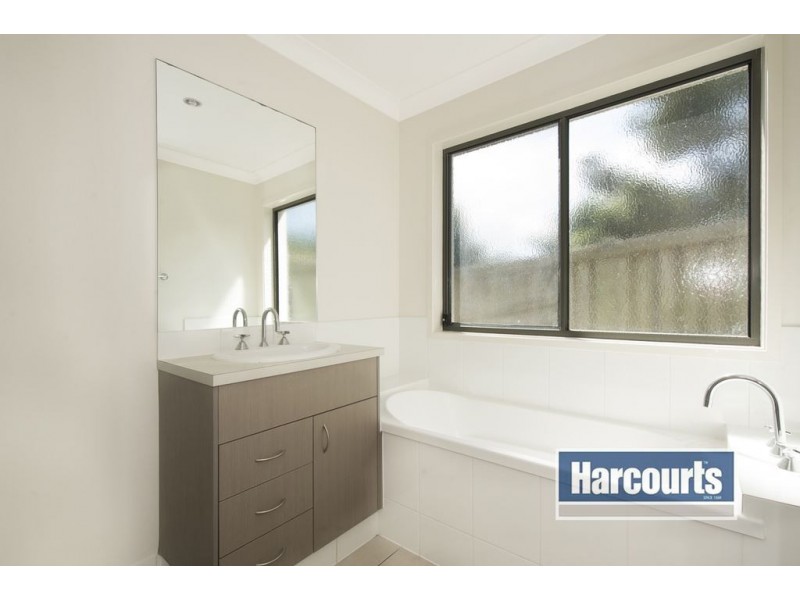 26 Lennox Street, Pacific Pines QLD 4211