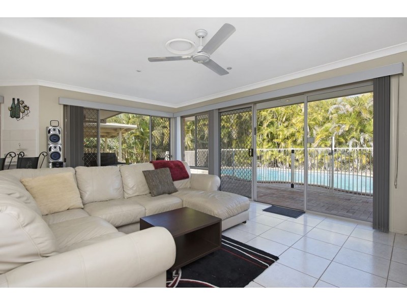 25 Lakeshore Drive, Helensvale QLD 4212