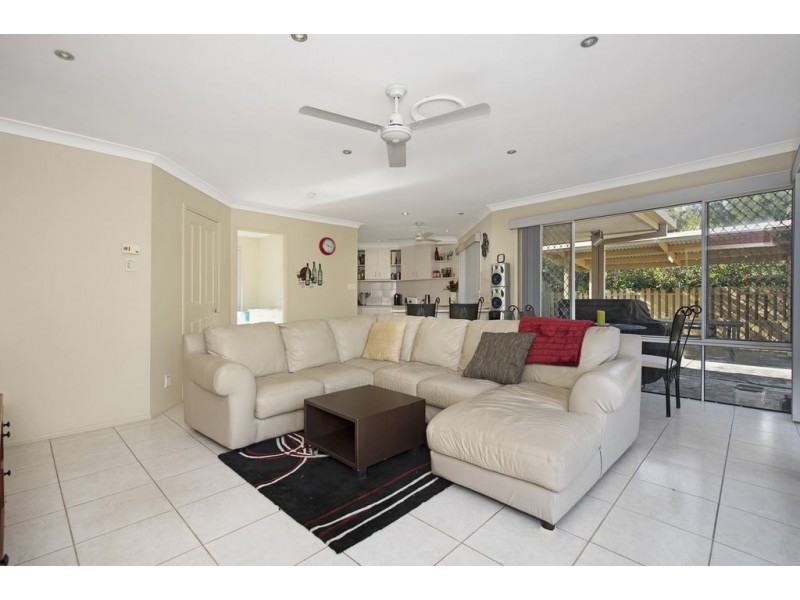 25 Lakeshore Drive, Helensvale QLD 4212
