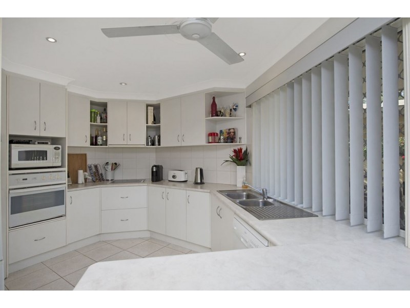 25 Lakeshore Drive, Helensvale QLD 4212