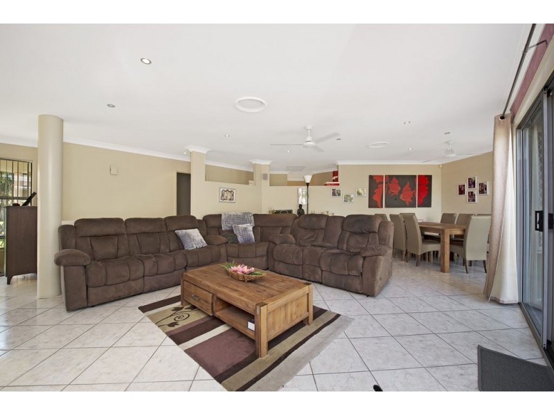 25 Lakeshore Drive, Helensvale QLD 4212