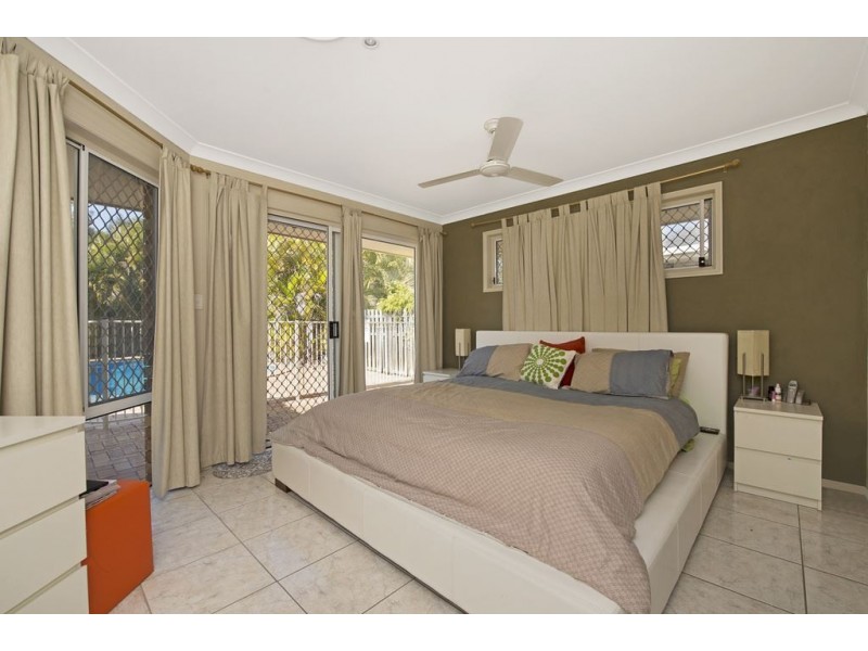 25 Lakeshore Drive, Helensvale QLD 4212