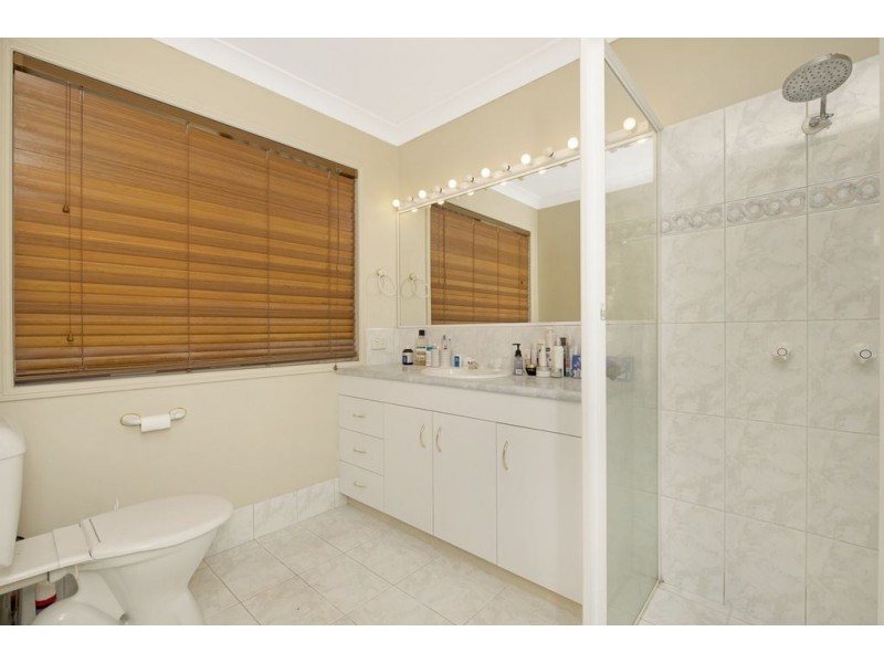 25 Lakeshore Drive, Helensvale QLD 4212