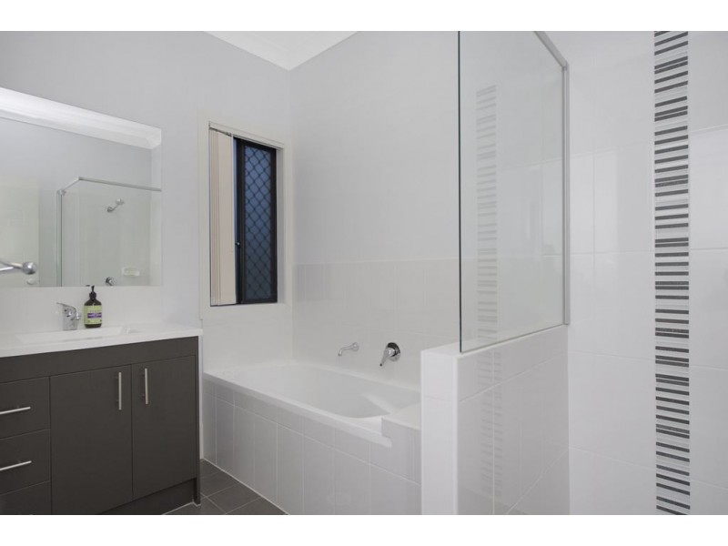 24 Jasmina Parade, Waterford QLD 4133