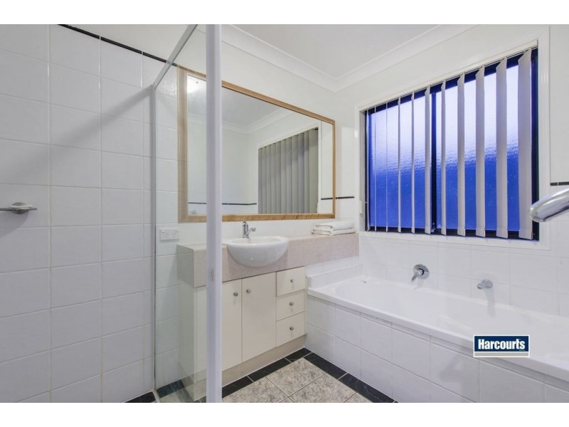 4 Dunn Court, Maudsland QLD 4210