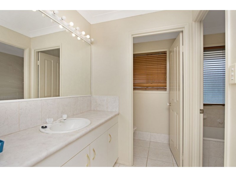 25 Lakeshore Drive, Helensvale QLD 4212