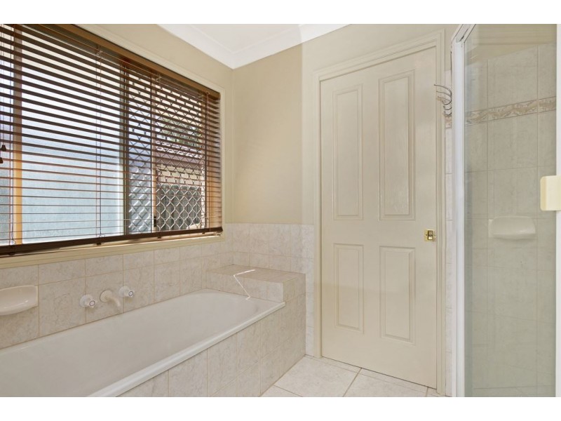 25 Lakeshore Drive, Helensvale QLD 4212