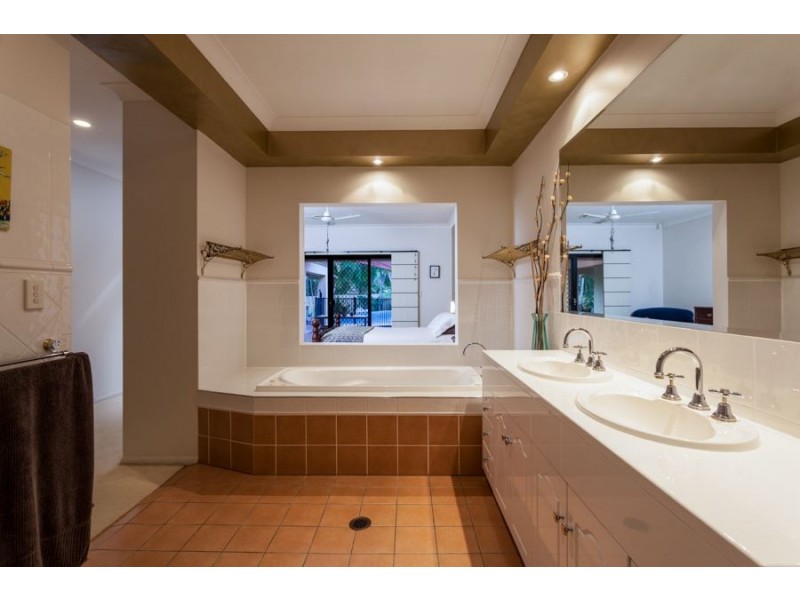 15 Portreeves Place, Arundel QLD 4214