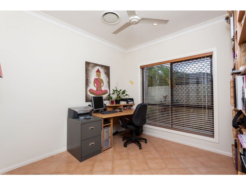 15 Portreeves Place, Arundel QLD 4214