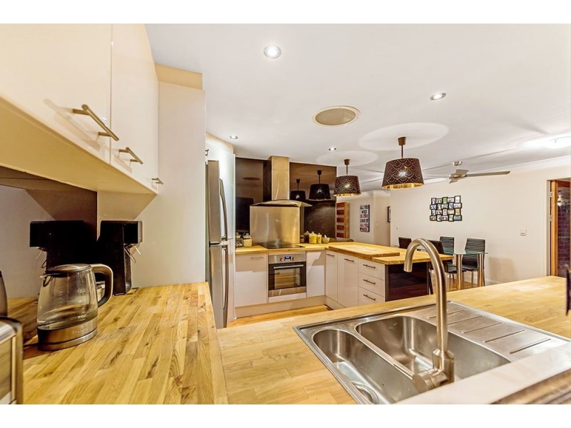 18 Ashford Road, Helensvale QLD 4212