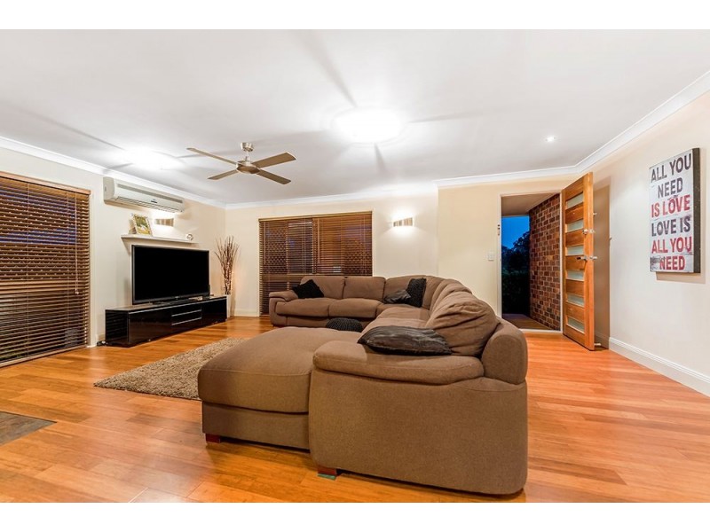 18 Ashford Road, Helensvale QLD 4212