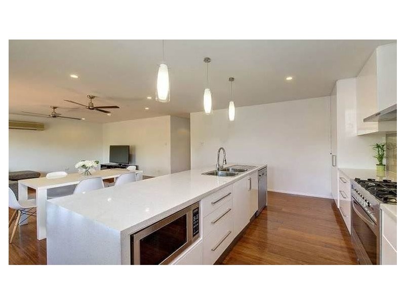 41 Deakin Avenue, Southport QLD 4215