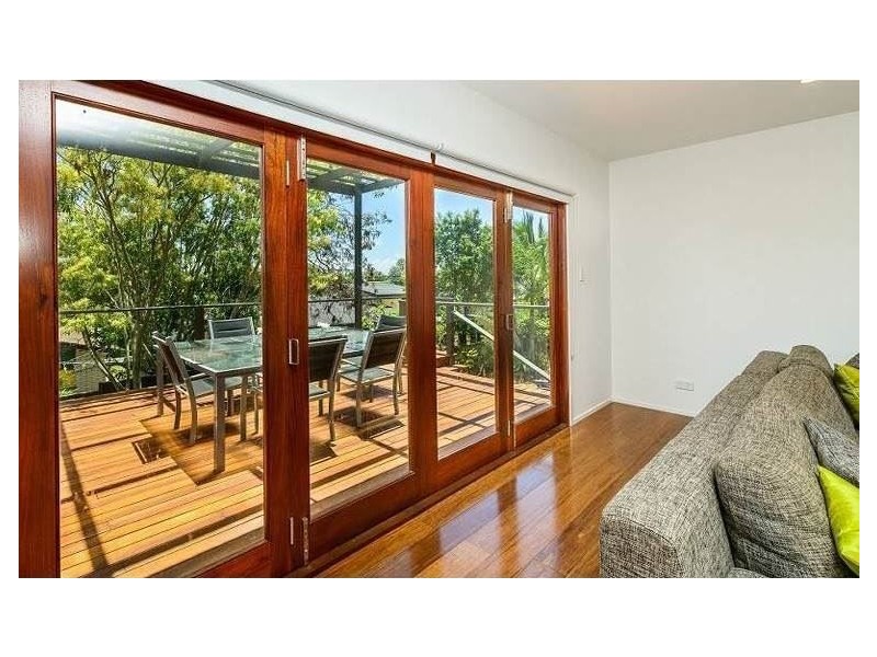 41 Deakin Avenue, Southport QLD 4215